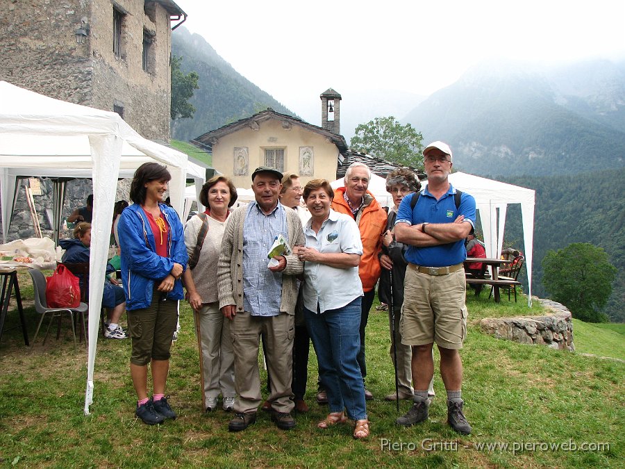 Pusdosso-Festadestate08 153.jpg - La si.ra Lisa col sig. Pagnini ed i suoi amici...posano per la foto ricordo